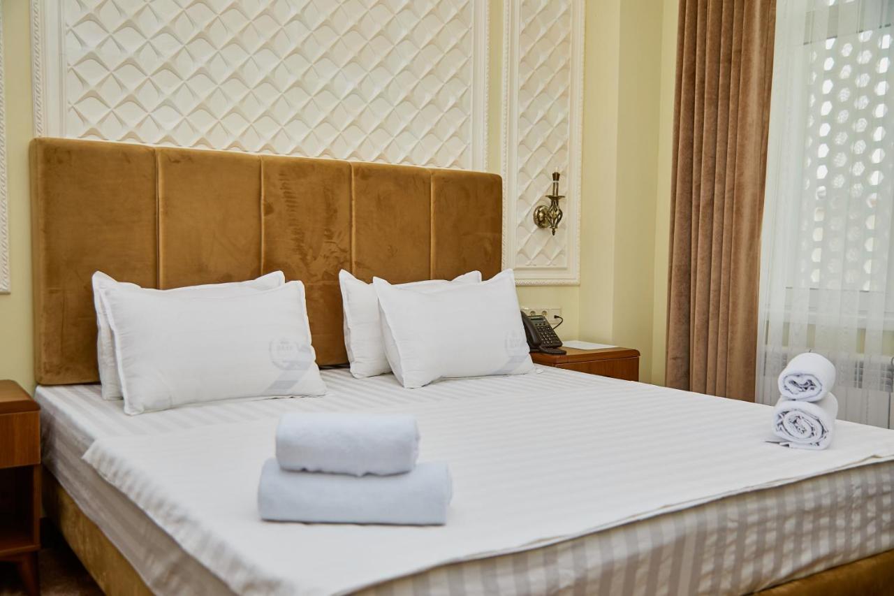 Deluxe Double Room (2 Adults + 1 Child)